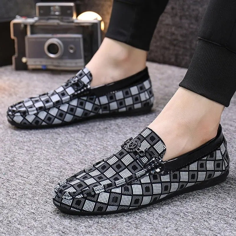 The lazy man put on plaid shoes - MyQualityproduct.shop